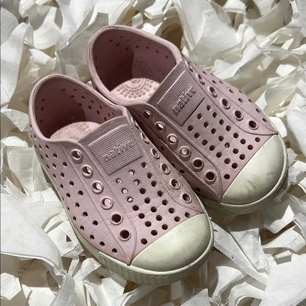 Native Kids Water Shoes - Light Pink and White